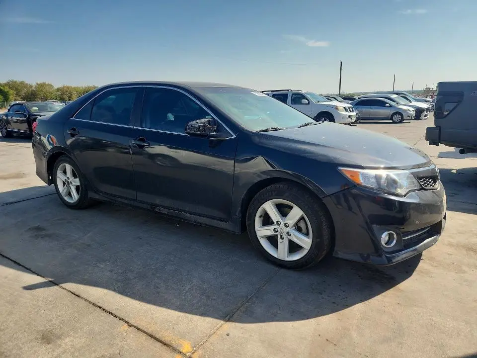 2013 TOYOTA CAMRY SE  