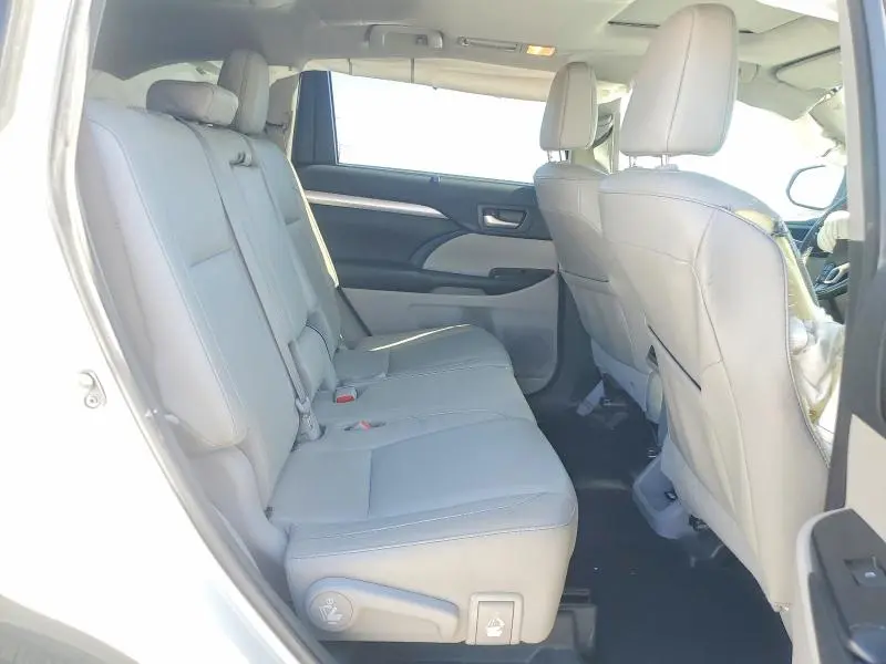 2017 TOYOTA HIGHLANDER XLE  