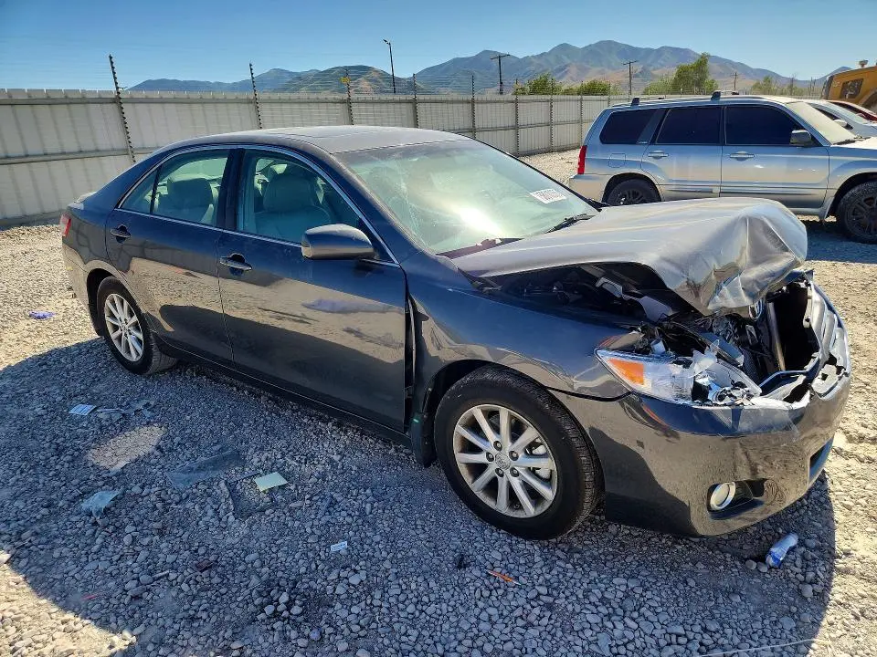2011 TOYOTA CAMRY XLE V6  