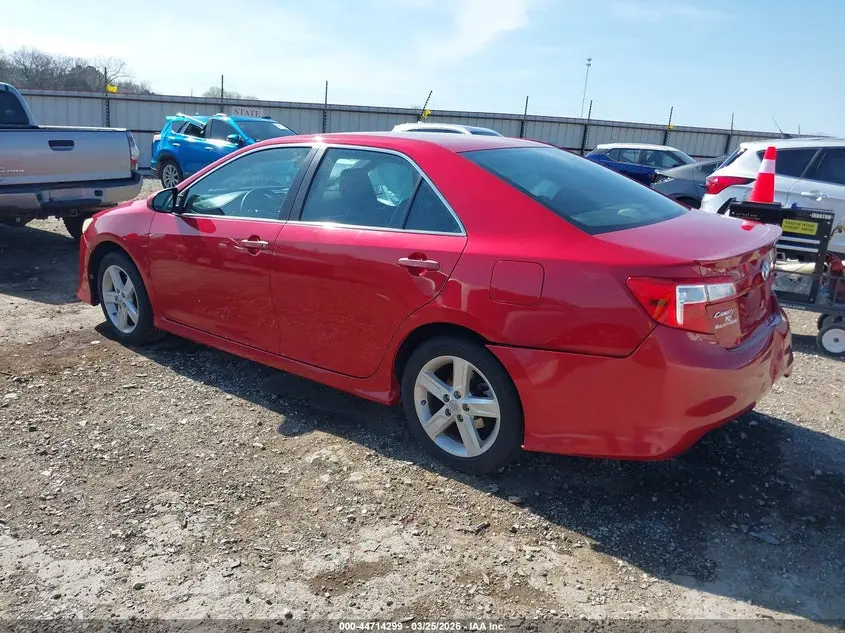 2014 TOYOTA CAMRY SE