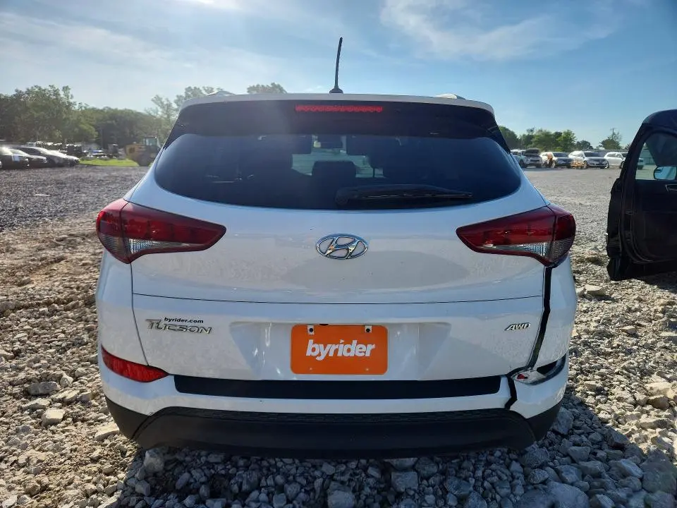 2017 HYUNDAI TUCSON SE  