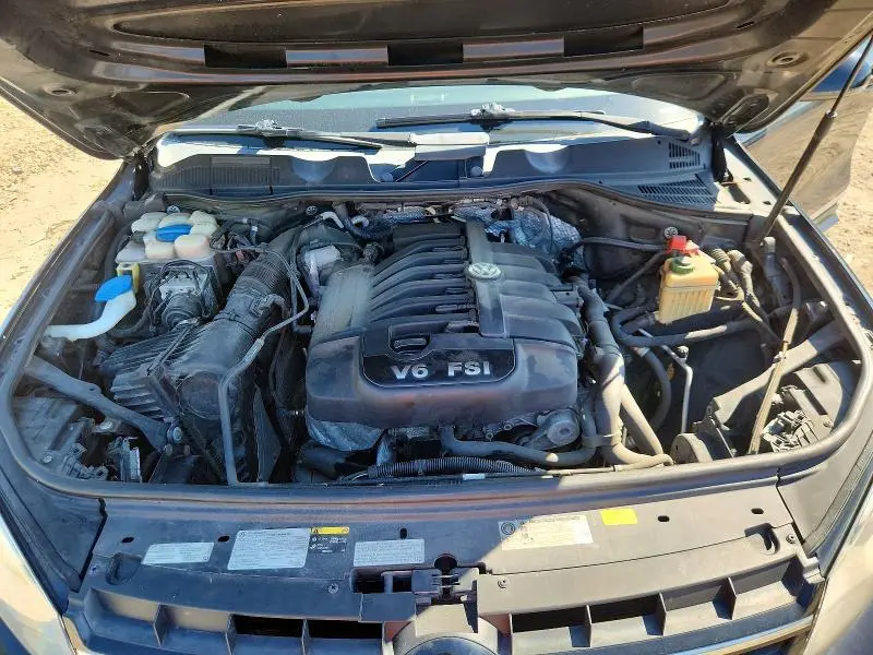 2014 VOLKSWAGEN TOUAREG V6  