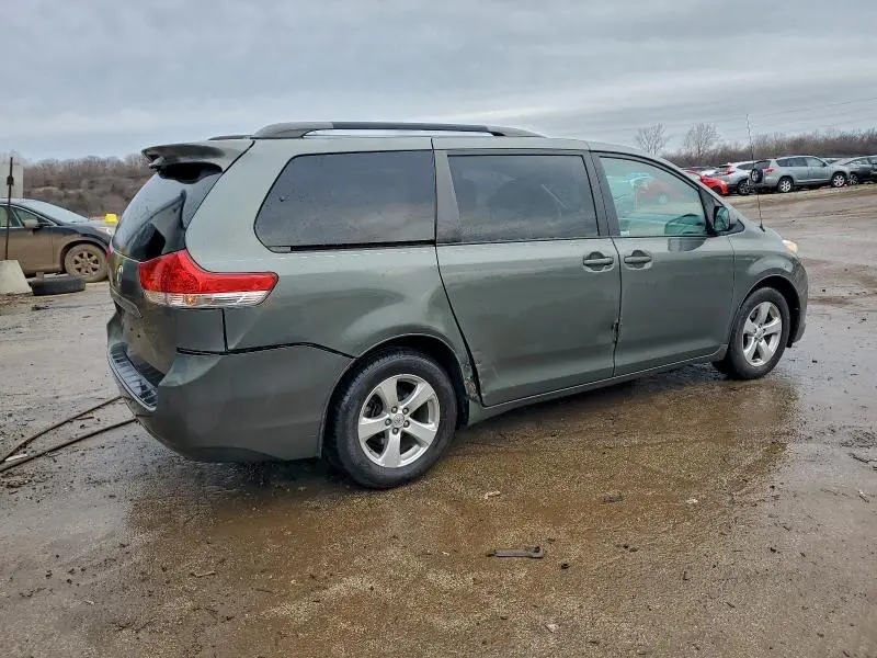 2014 TOYOTA SIENNA LE  