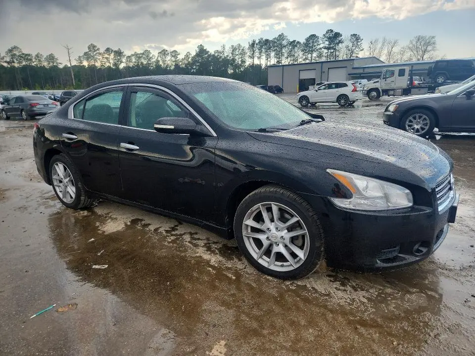 2010 NISSAN MAXIMA S  
