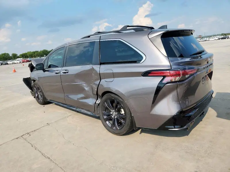 2022 TOYOTA SIENNA XSE  