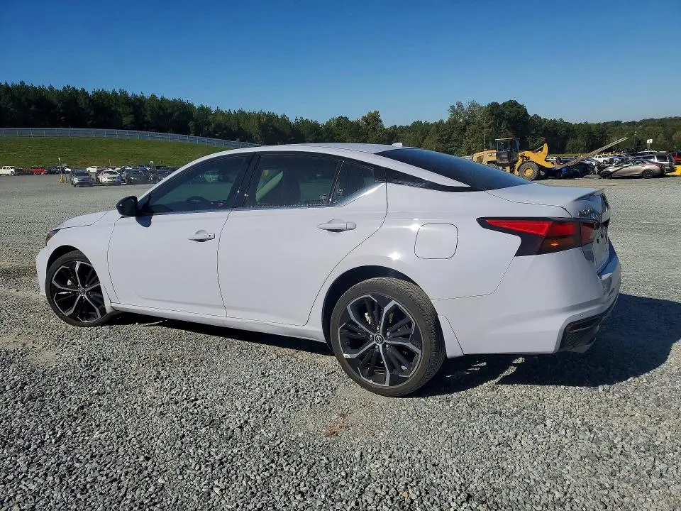 2024 NISSAN ALTIMA SR  