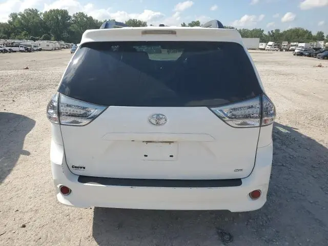 2017 TOYOTA SIENNA SE  