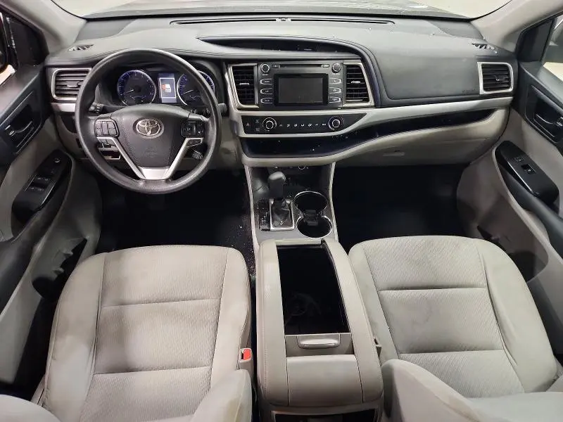 2019 TOYOTA HIGHLANDER LE  