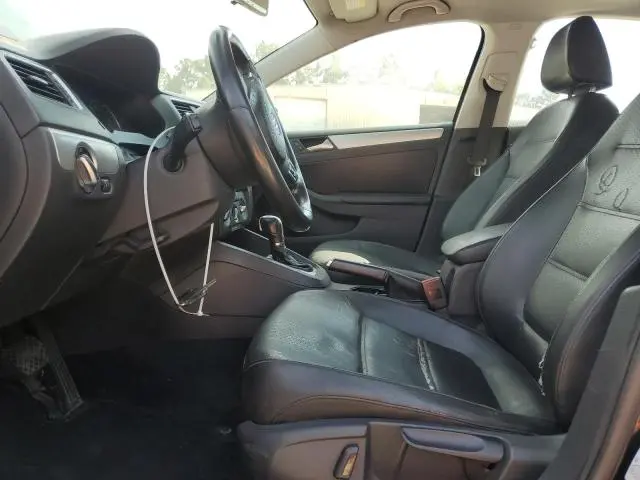 2013 VOLKSWAGEN JETTA SE  