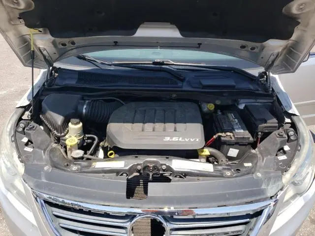 2011 VOLKSWAGEN ROUTAN SE  