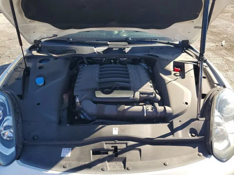 2018 PORSCHE CAYENNE   