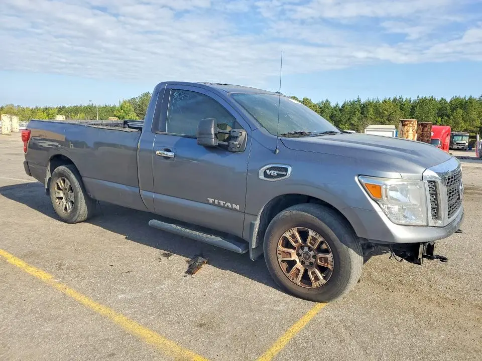 2017 NISSAN TITAN SV  