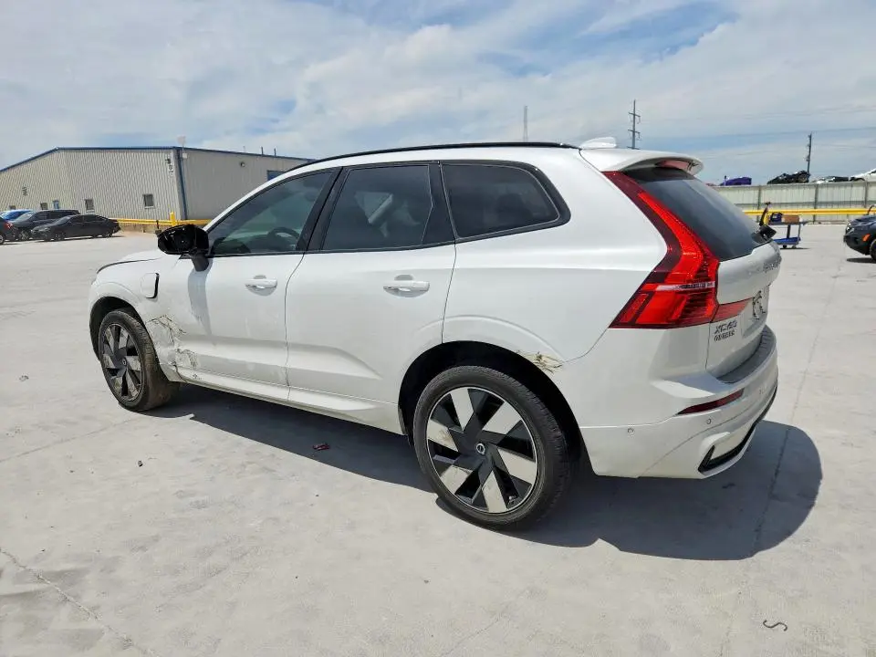 2025 VOLVO XC60 PLUS  