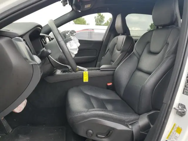 2020 VOLVO XC60 T5 MOMENTUM  