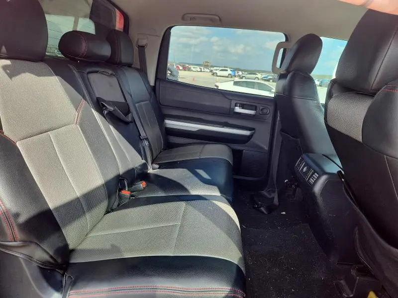 2018 TOYOTA TUNDRA SR5  