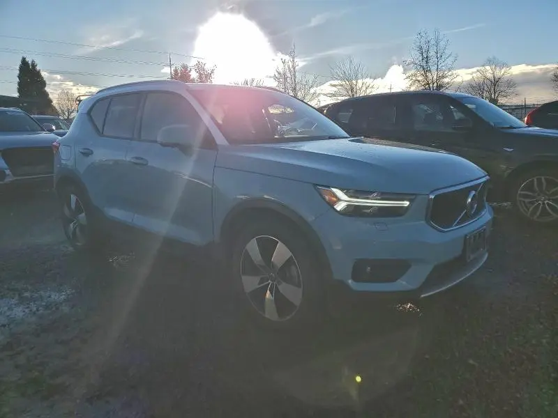 2019 VOLVO XC40 T5 MOMENTUM  