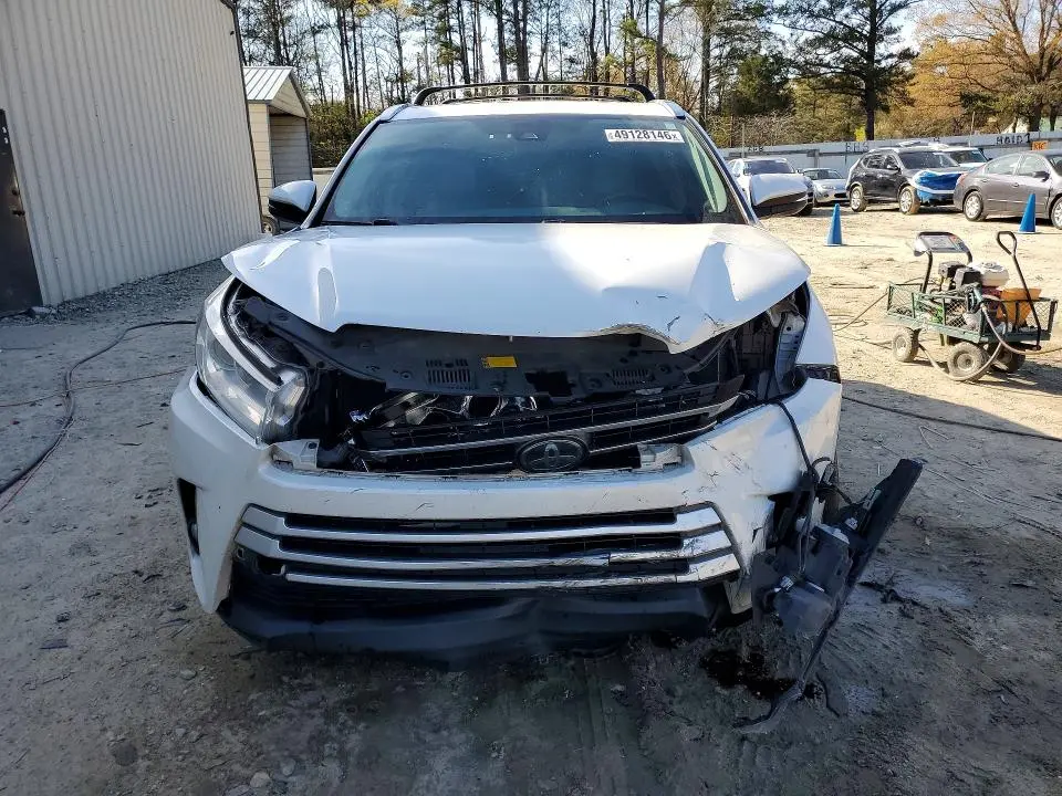 2017 TOYOTA HIGHLANDER XLE  