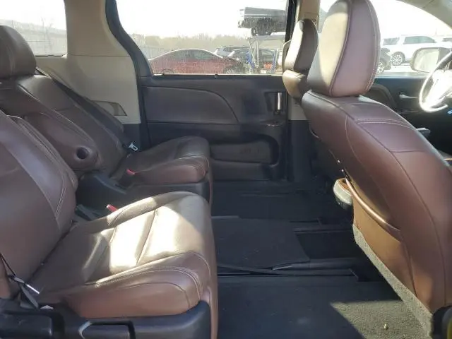 2015 TOYOTA SIENNA XLE  