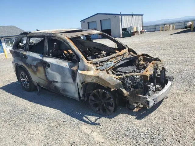 2016 TOYOTA HIGHLANDER XLE  