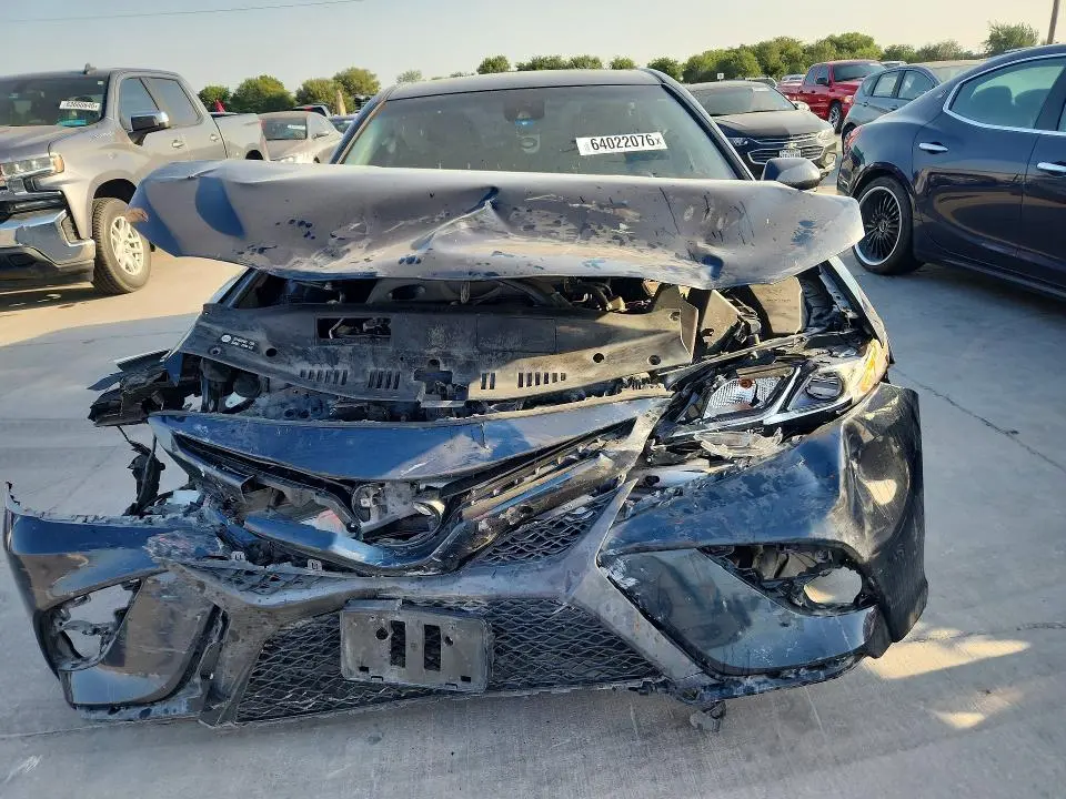 2019 TOYOTA CAMRY SE  