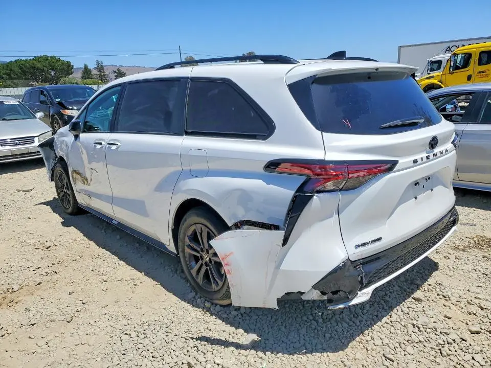 2025 TOYOTA SIENNA XSE  