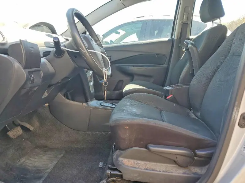 2010 TOYOTA YARIS BASE  