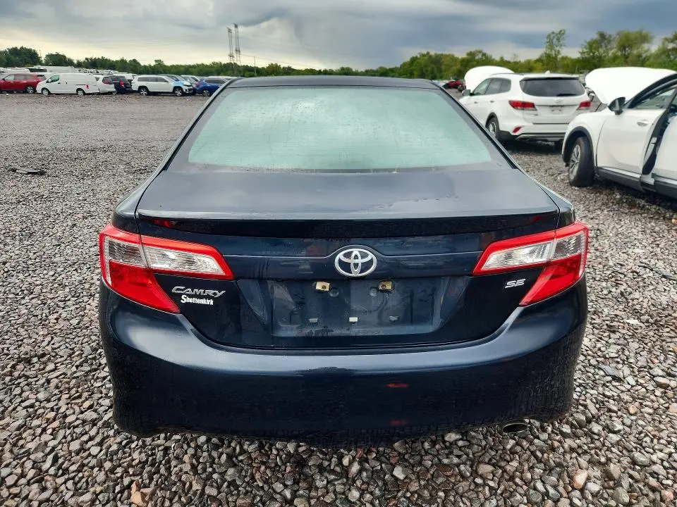 2014 TOYOTA CAMRY SE  