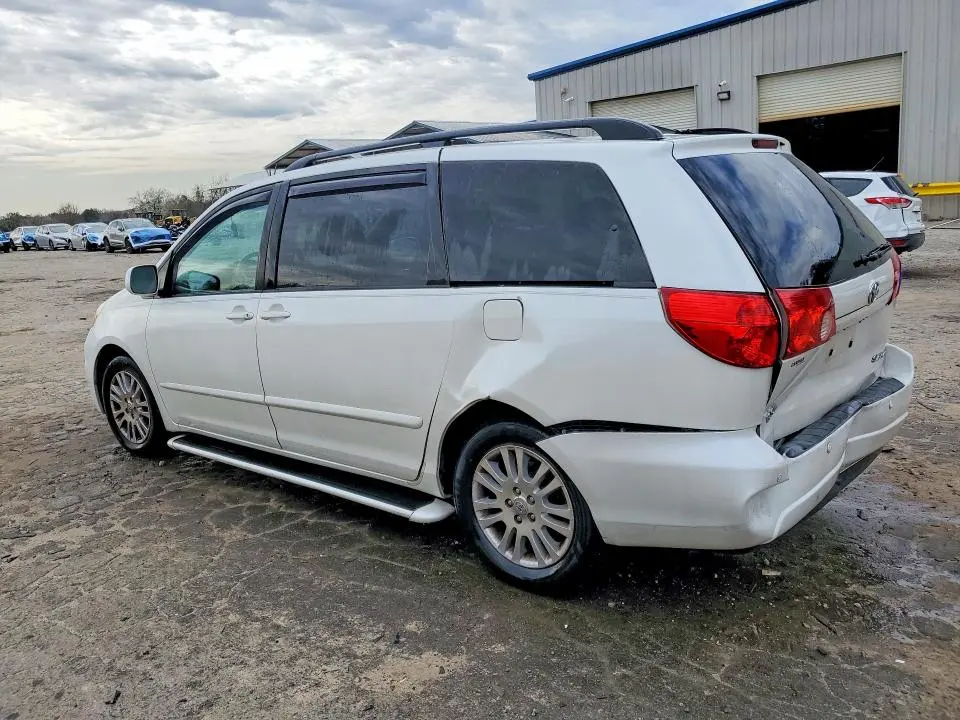 2010 TOYOTA SIENNA XLE  