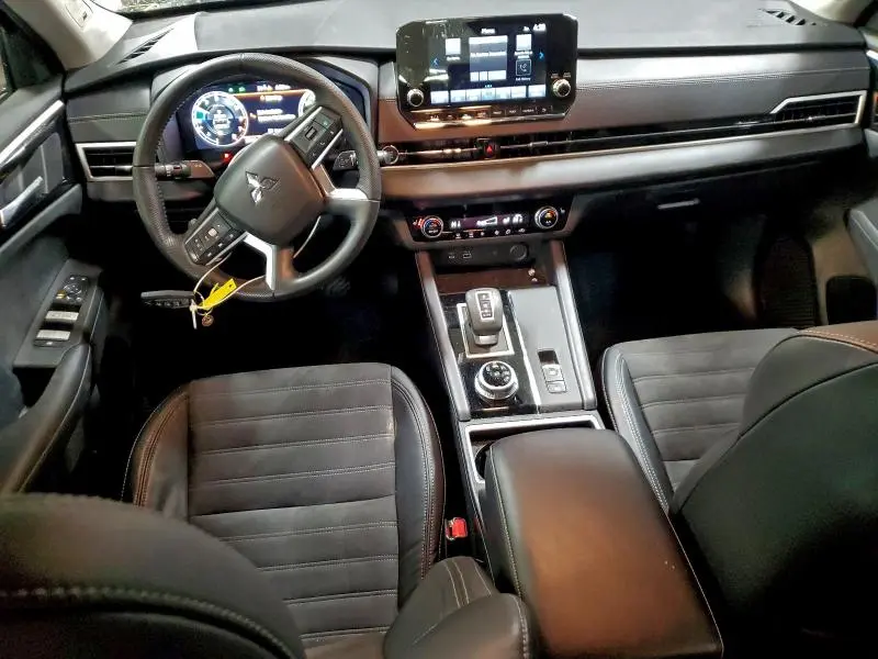 2023 MITSUBISHI OUTLANDER SE  