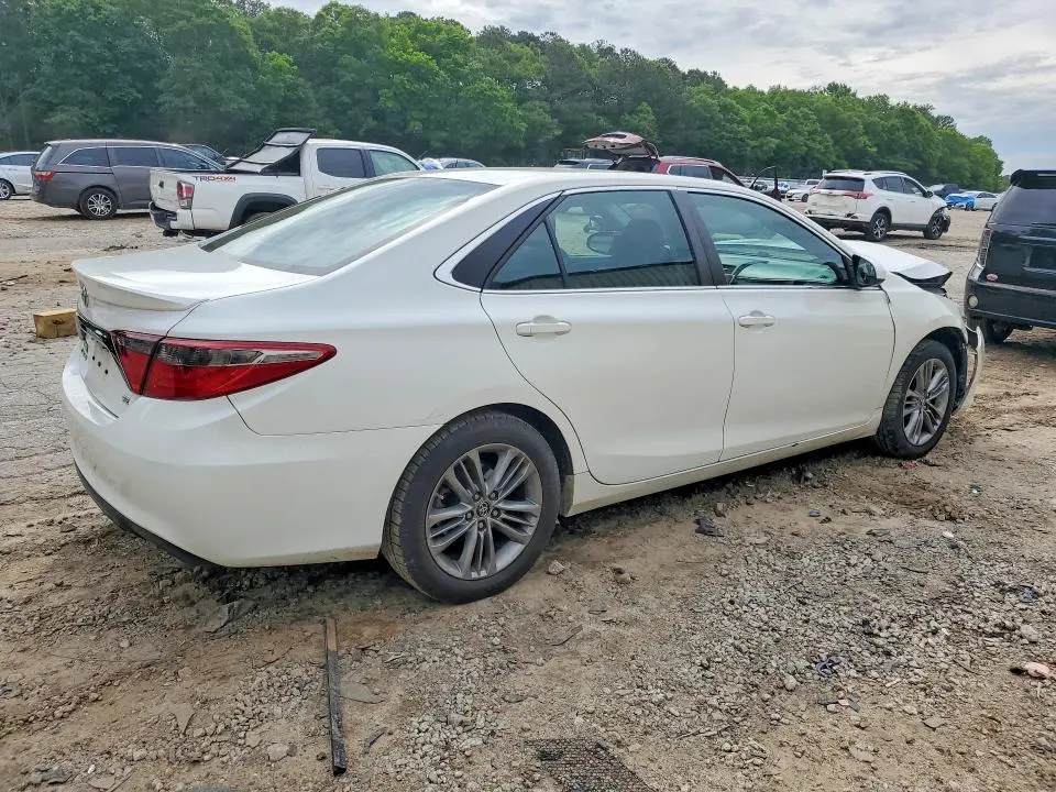 2015 TOYOTA CAMRY SE  