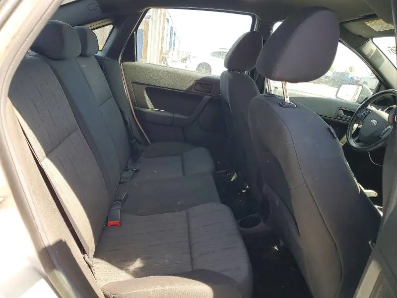 2010 FORD FOCUS SE  
