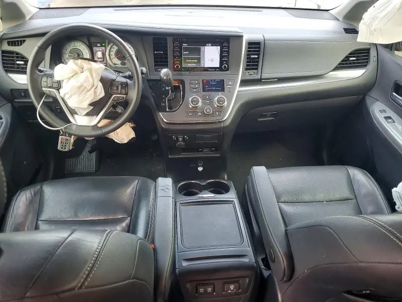2018 TOYOTA SIENNA SE PREMIUM 8-PASSENGER  