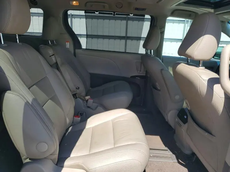 2017 TOYOTA SIENNA XLE PREMIUM 8-PASSENGER  