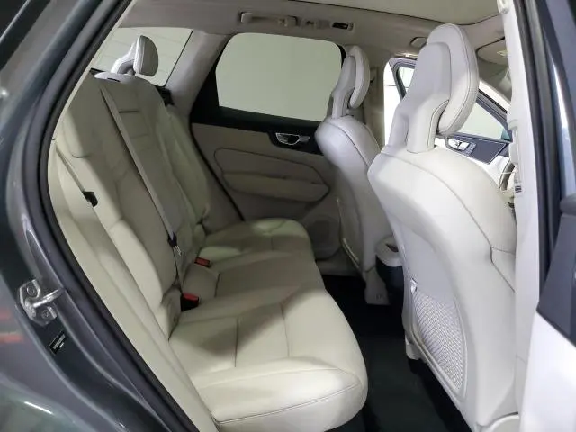 2018 VOLVO XC60 T5 MOMENTUM  