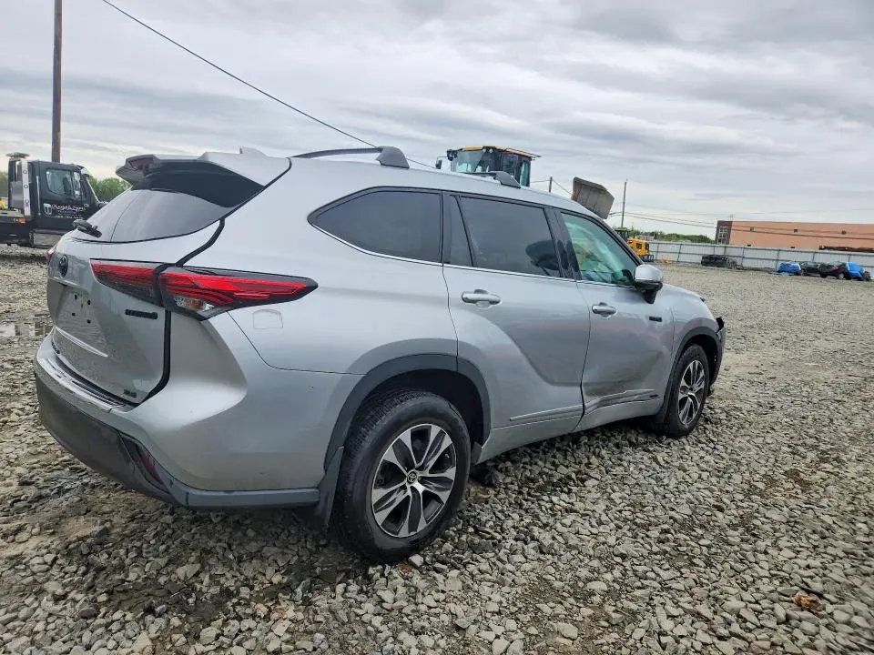 2021 TOYOTA HIGHLANDER HYBRID XLE  