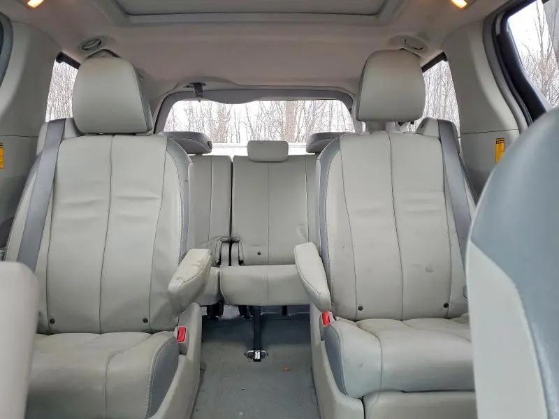 2014 TOYOTA SIENNA LIMITED 7-PASSENGER  