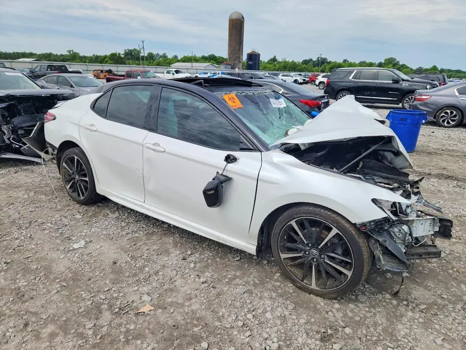 2018 TOYOTA CAMRY XSE  
