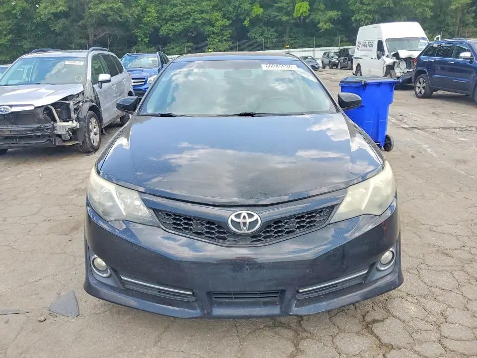 2013 TOYOTA CAMRY SE  