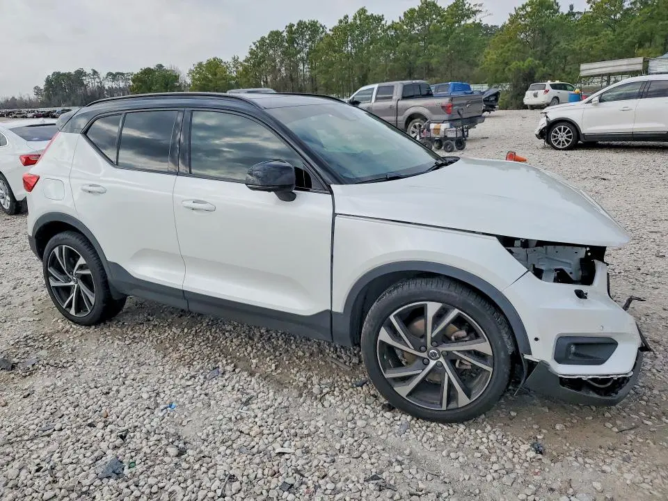 2021 VOLVO XC40 T5 R-DESIGN  
