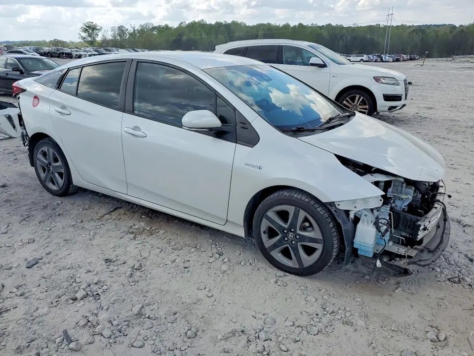 2021 TOYOTA PRIUS XLE  