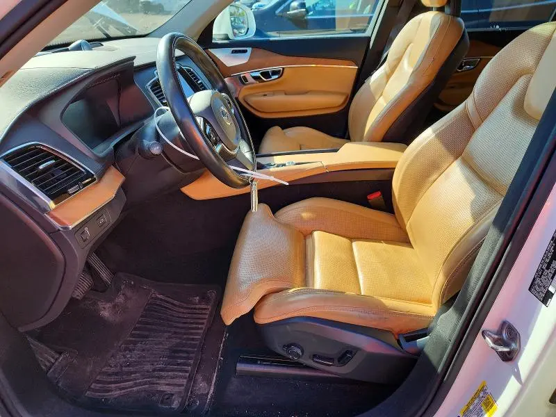 2016 VOLVO XC90 T6  