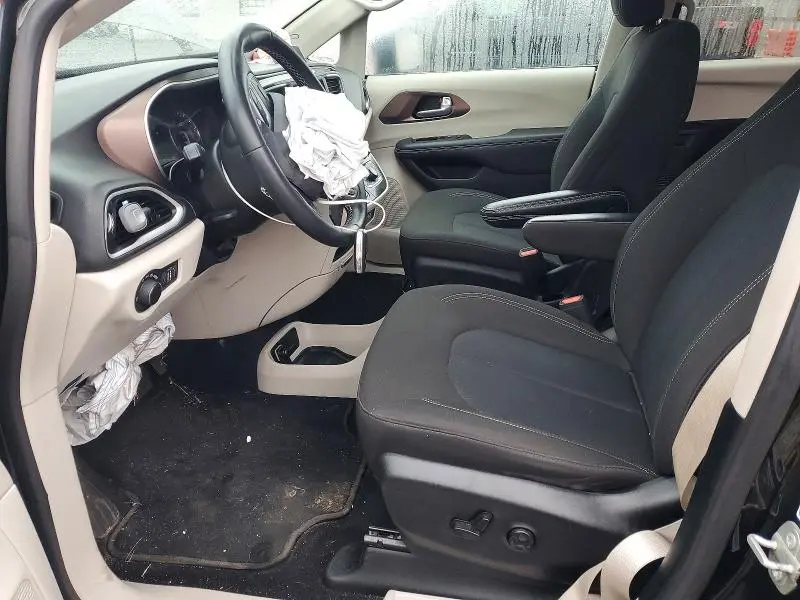 2024 CHRYSLER VOYAGER LX  