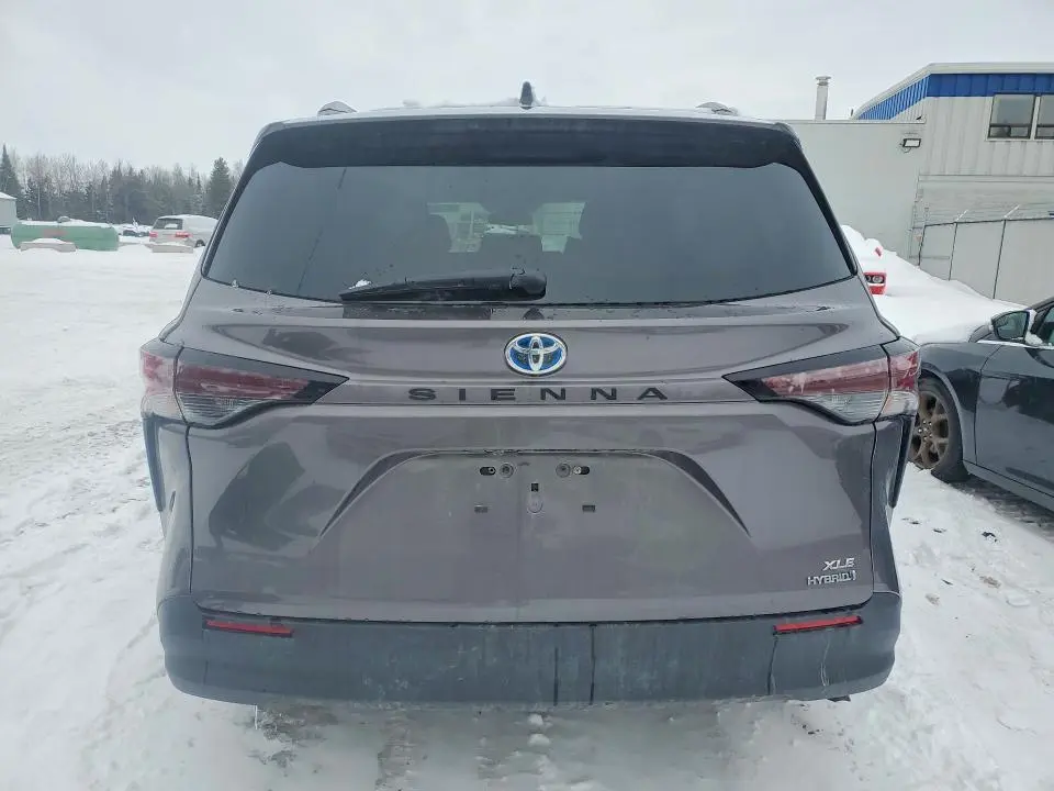 2024 TOYOTA SIENNA   