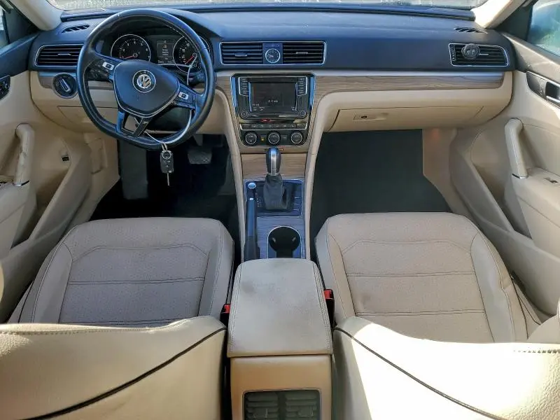 2017 VOLKSWAGEN PASSAT SE  