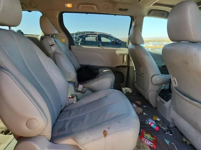 2013 TOYOTA SIENNA XLE  