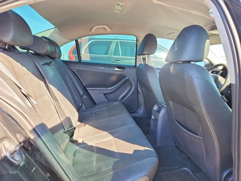 2011 VOLKSWAGEN JETTA SE  