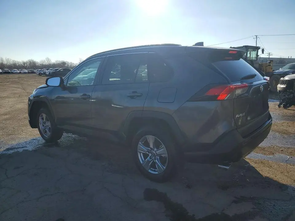 2025 TOYOTA RAV4 XLE  