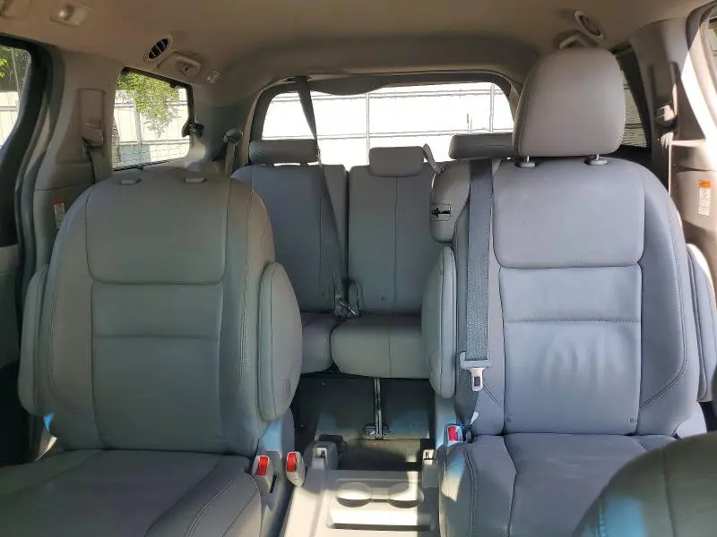 2015 TOYOTA SIENNA XLE 8-PASSENGER  