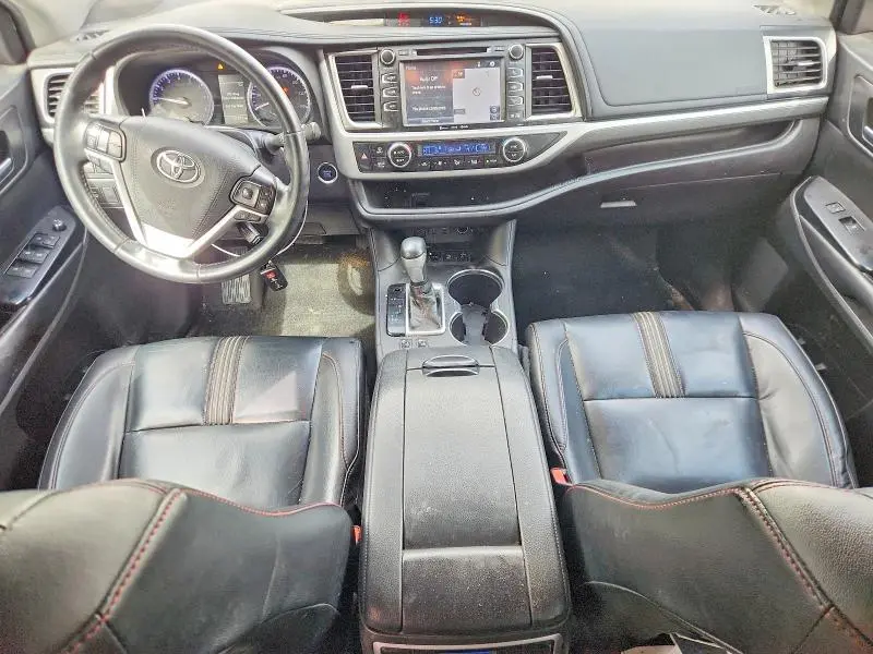 2019 TOYOTA HIGHLANDER SE  