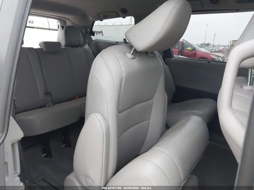 2019 TOYOTA SIENNA XLE 8 PASSENGER